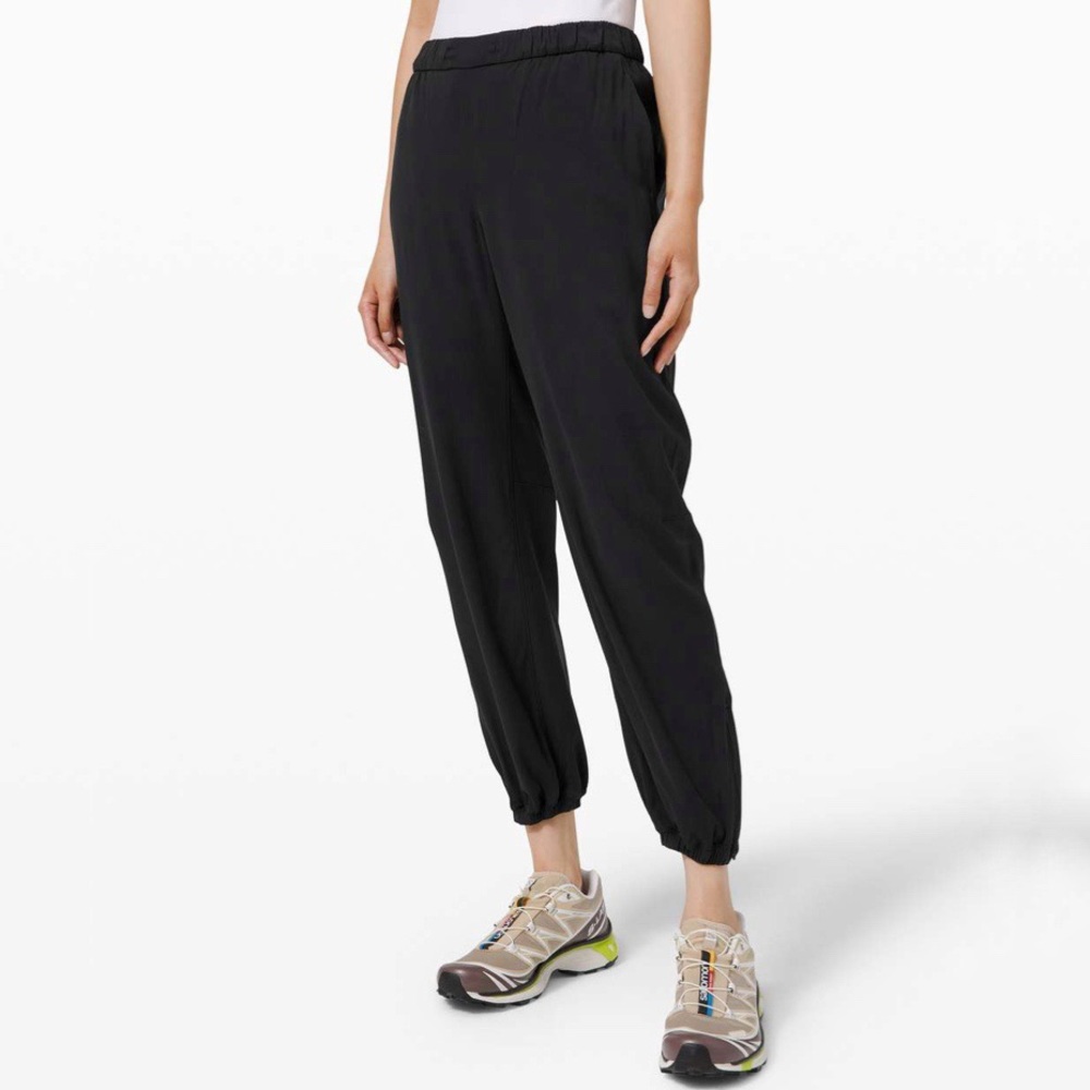 Lululemon | Essential Affinity Mid Rise Jogger in Black Size 6